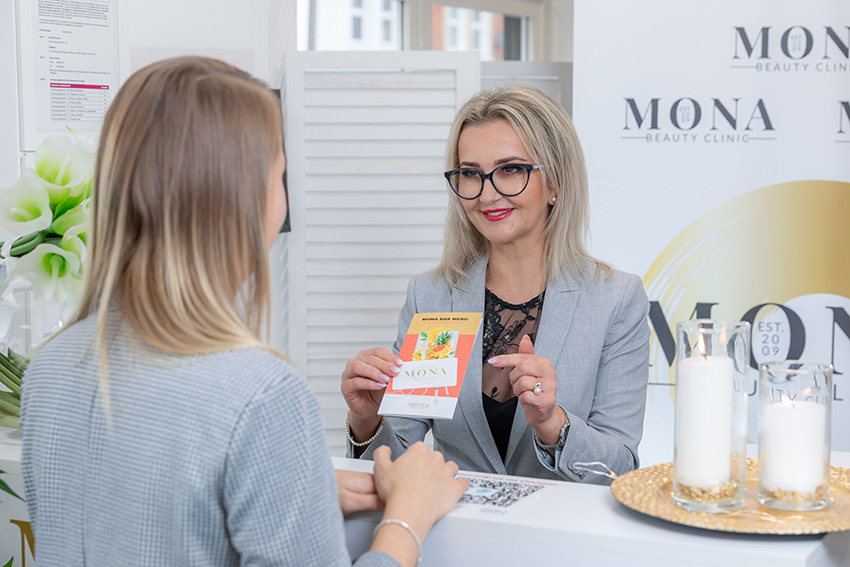 mona_beauty_clinic_reading-01